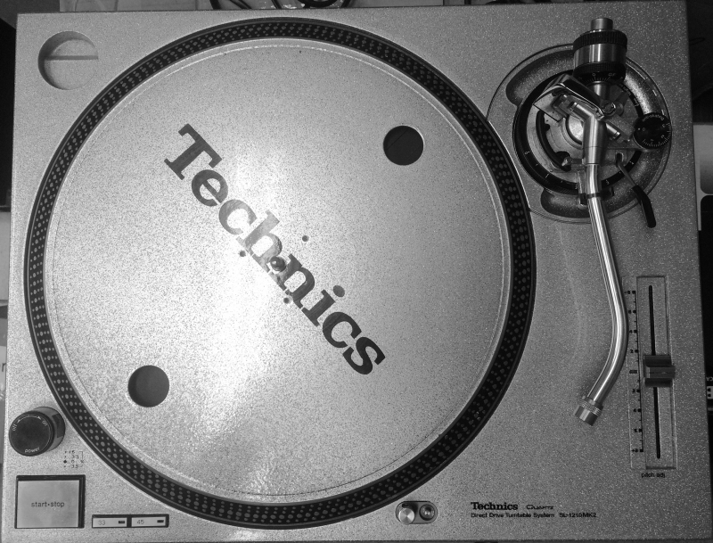 Toca Disco - Technics SL-1200 MKII - (PRATA LOWRIDER)